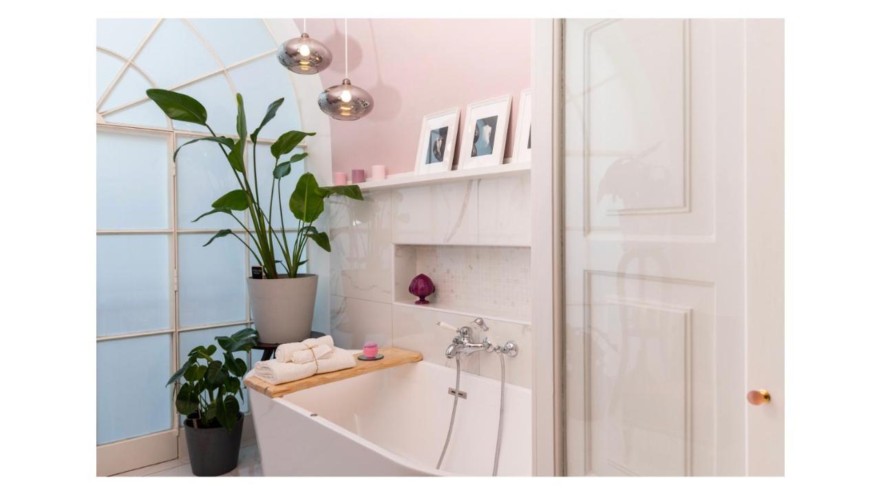 Light Pink - Suite In The Middle Of Everything Torre Annunziata Exteriér fotografie